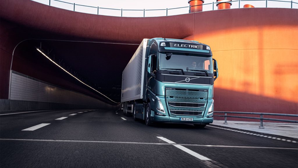Volvo Trucks will soon release the upgraded version of its electric truck FH, which can travel 600 km without recharge.